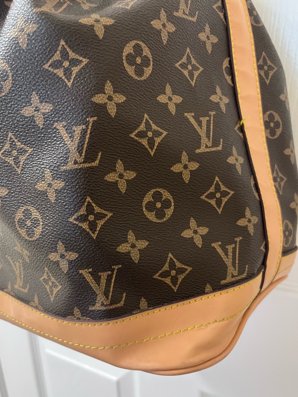 Louis Vuitton look a like !
Brown, black & tan Monogram Bucket Bag see pics